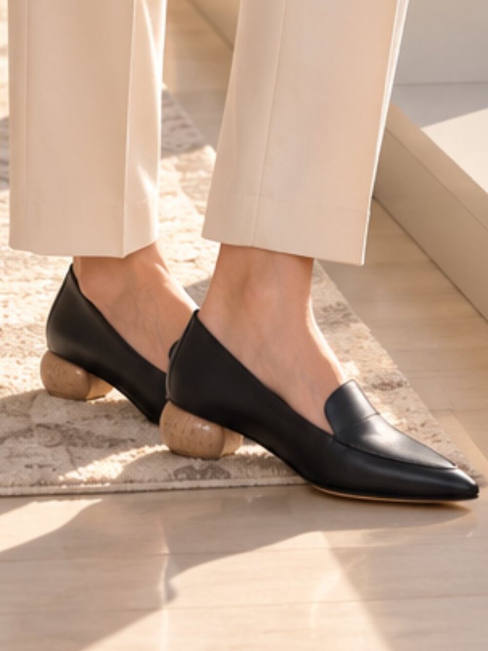 Journee Collection Maggs Black Pointed Toe Loafers Faux Wood Heel Women’s 7.5